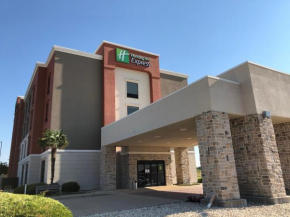 Holiday Inn Express Hillsboro I-35, an IHG Hotel